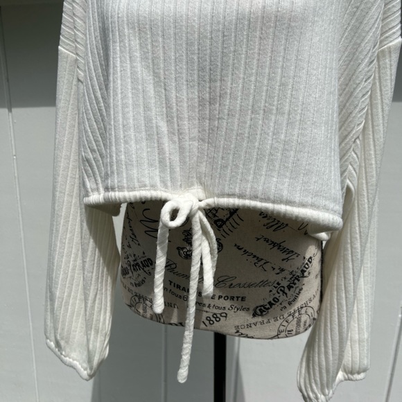 NWOT white striped knit cropped Crewneck long sleeve sweater with tie detail - Picture 8 of 14